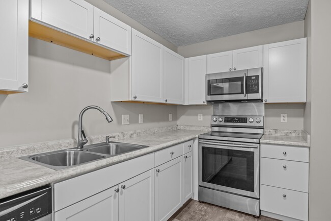 Building Photo - 300 Foxhall Rd