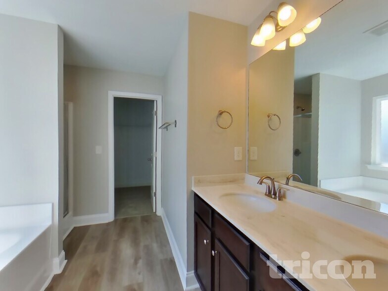 Building Photo - 1013 Eldon Ln