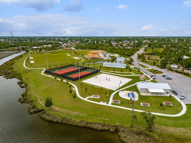 Building Photo - 526 Camellia Ave