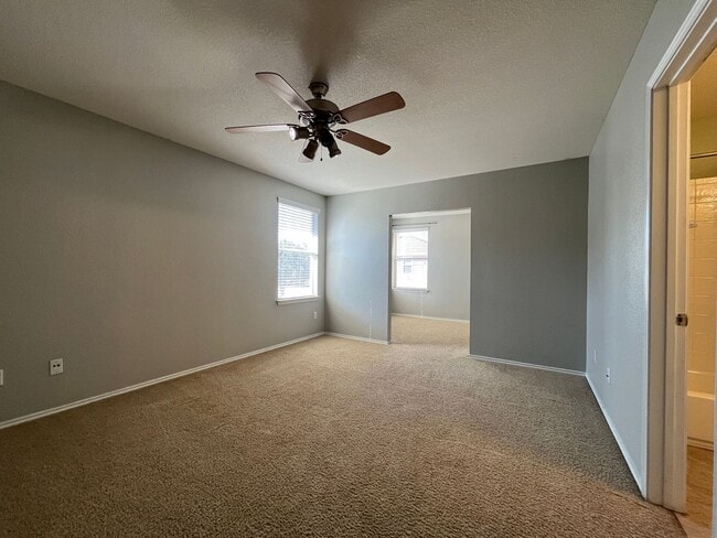 Building Photo - Great 3/2.5 Townhouse in Great Location