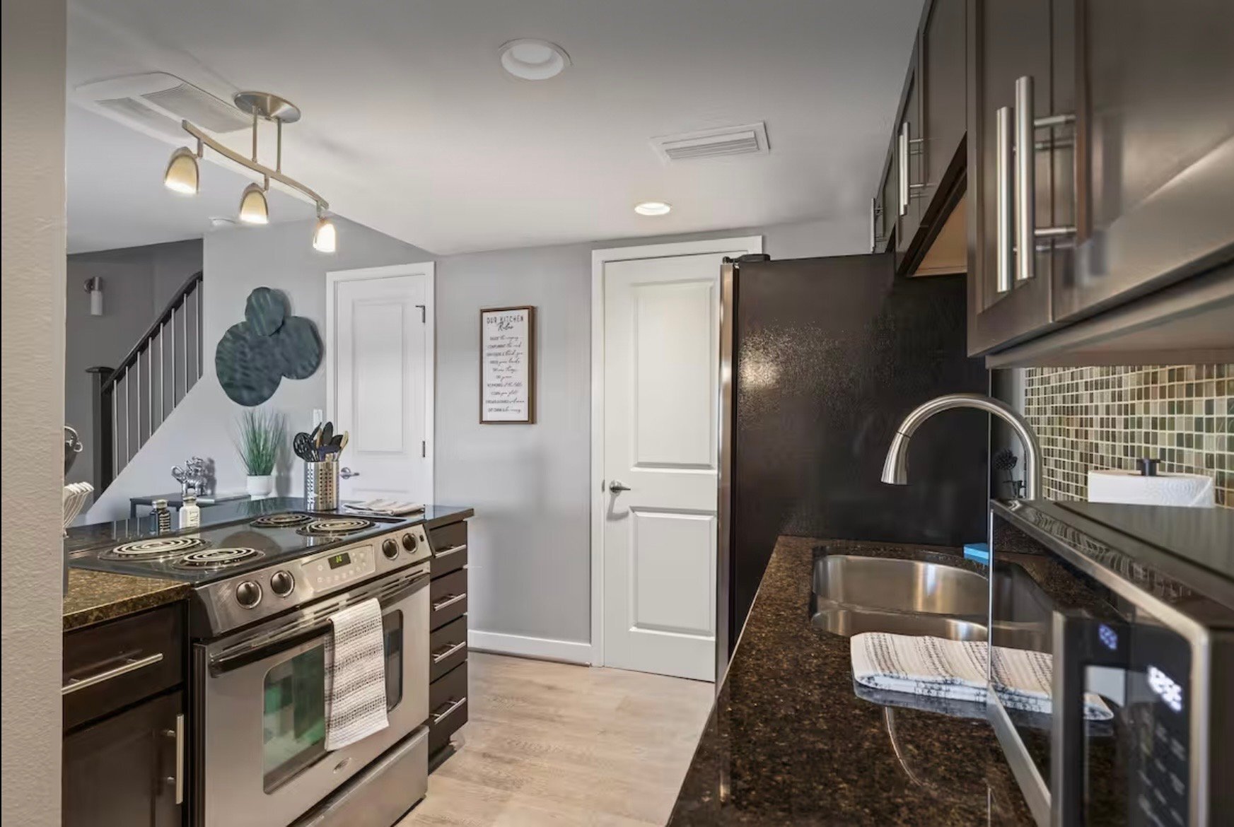 Building Photo - 7845 E Valley Vista Dr