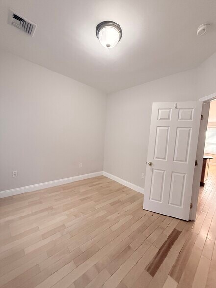Building Photo - 209 Harvard St