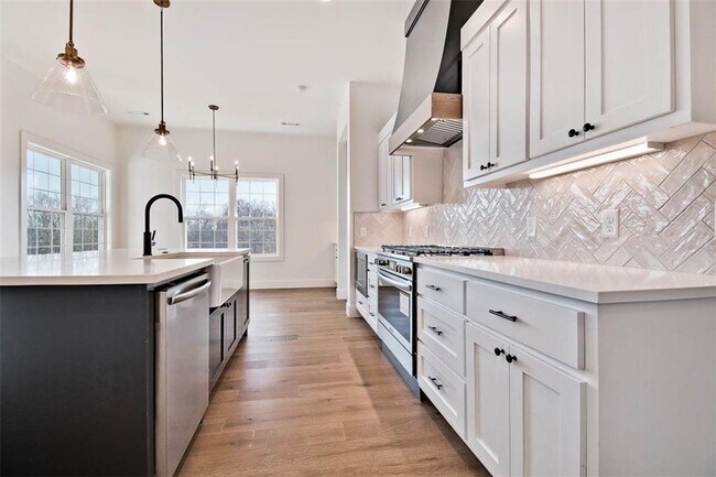 Building Photo - 20 S Kirby Dr