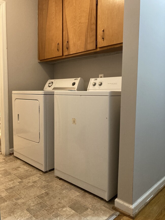 washer and dryer provided free - 3132 Oak Cir