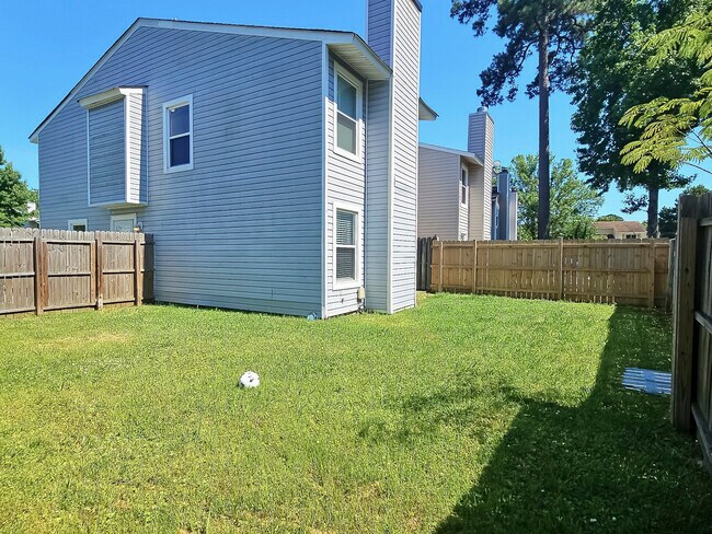 Building Photo - 613 Folkstone Way