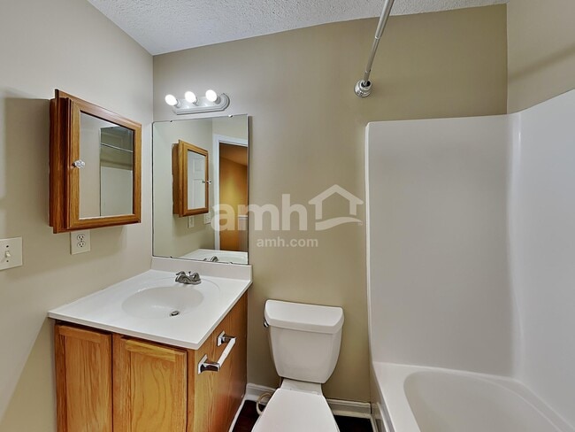 Building Photo - 637 Ellen Dr