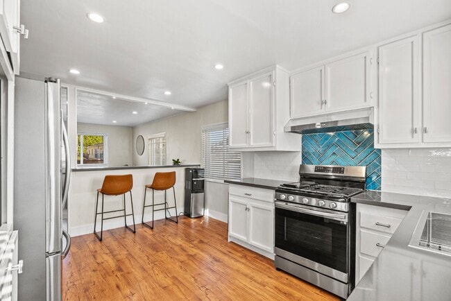 Building Photo - 37 Portola Ave