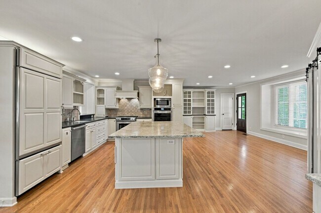 Building Photo - 2023 Galbraith Dr