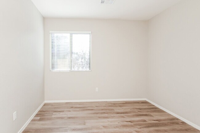 Building Photo - 3626 N 131st Dr