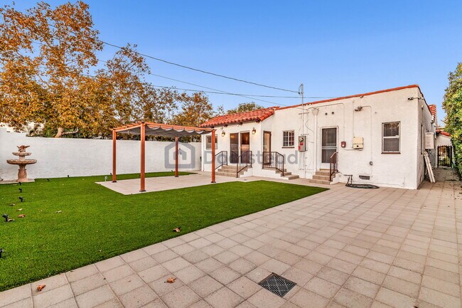 Building Photo - 603 S Mansfield Ave