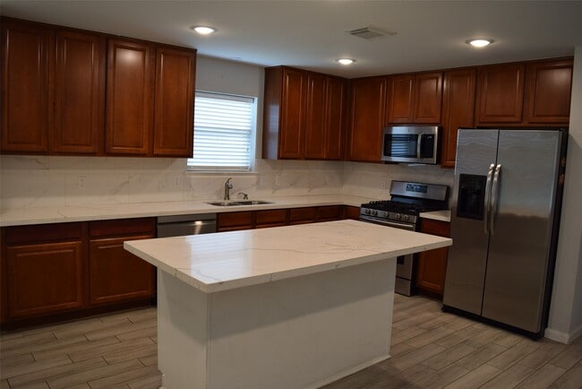 Building Photo - 15510 Liberty Bluff Dr