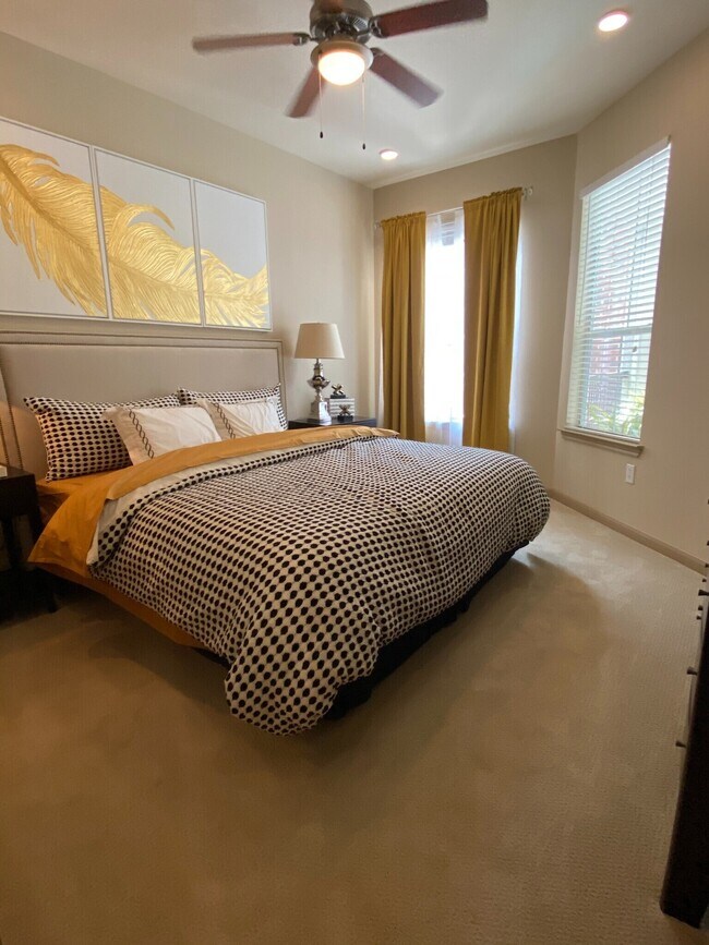 Building Photo - Spacious Living + Special Offers Available!