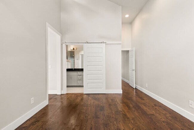 Building Photo - 1724 6th Ave N