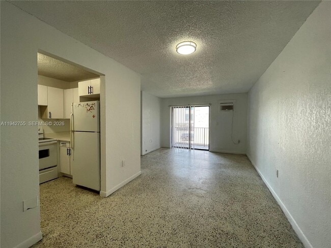 Building Photo - 142 SW 18th Ave