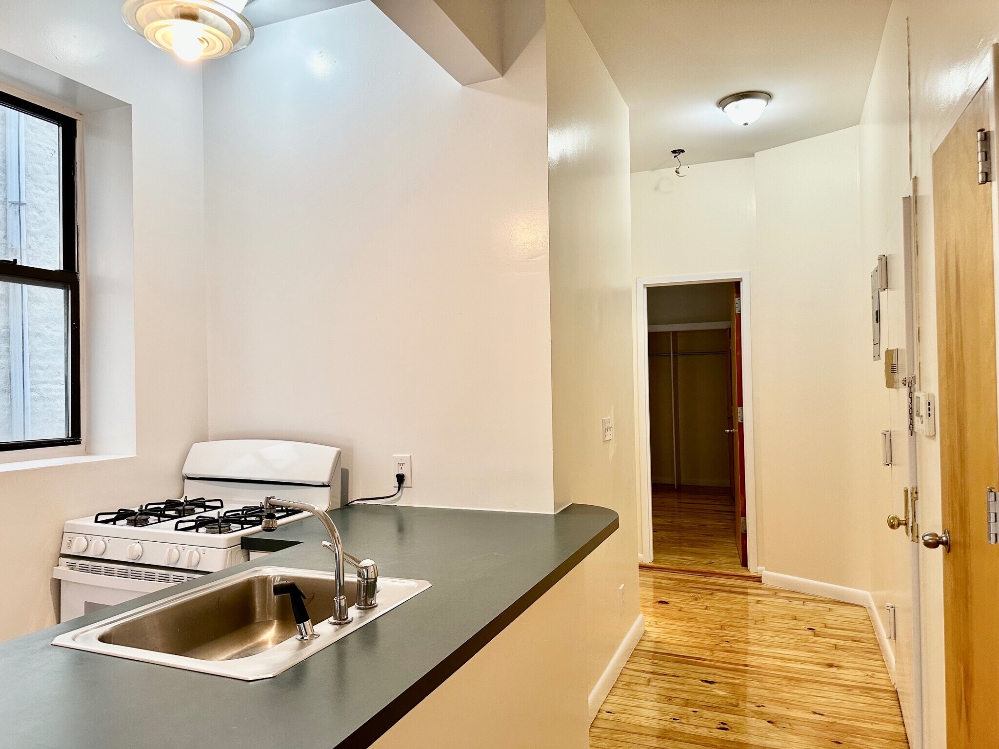 Building Photo - 309 W 111th St