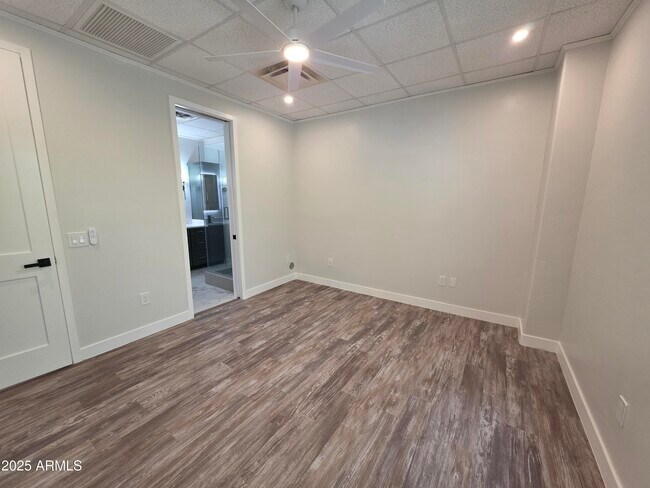 Building Photo - 16715 E Parkview Ave