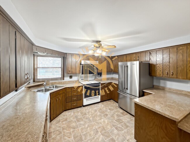 Building Photo - 1433 Baumgart Rd