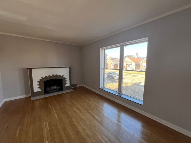 Building Photo - Cute Three Bedroom Home Available in South City!