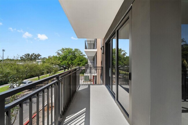 Building Photo - 2479 NE 192 St