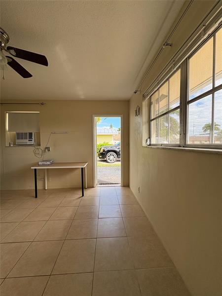 Building Photo - 2719 NE 32nd St