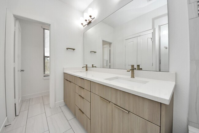 Building Photo - 18716 Centro Main St