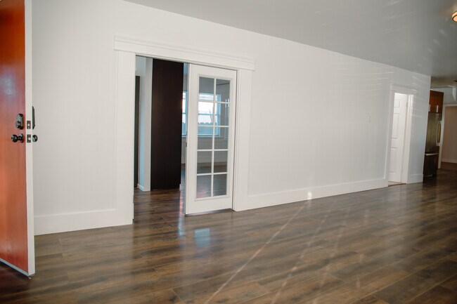 Building Photo - 137 25th St