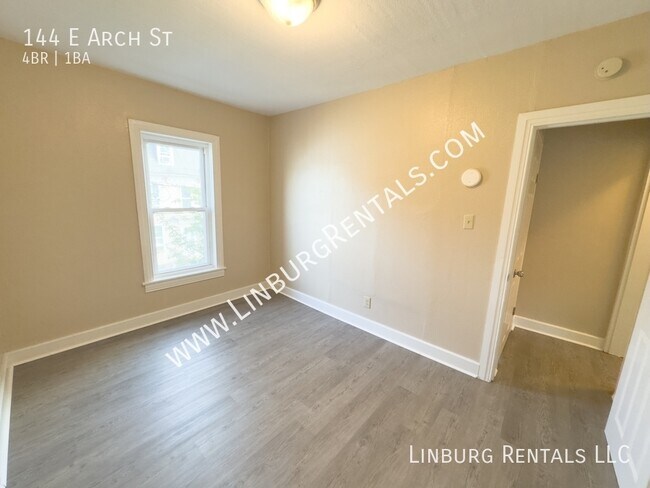 Building Photo - 144 Arch St