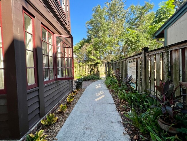 Building Photo - 2160 Forbes St