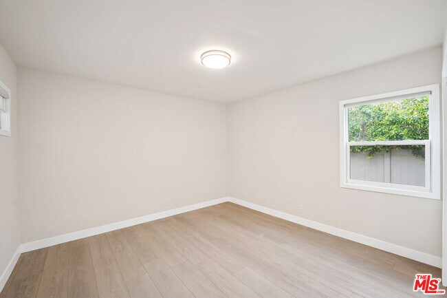 Building Photo - 22937 Dolorosa St