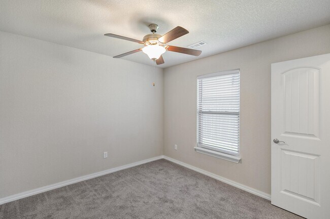 Building Photo - 1230 Gardenia St