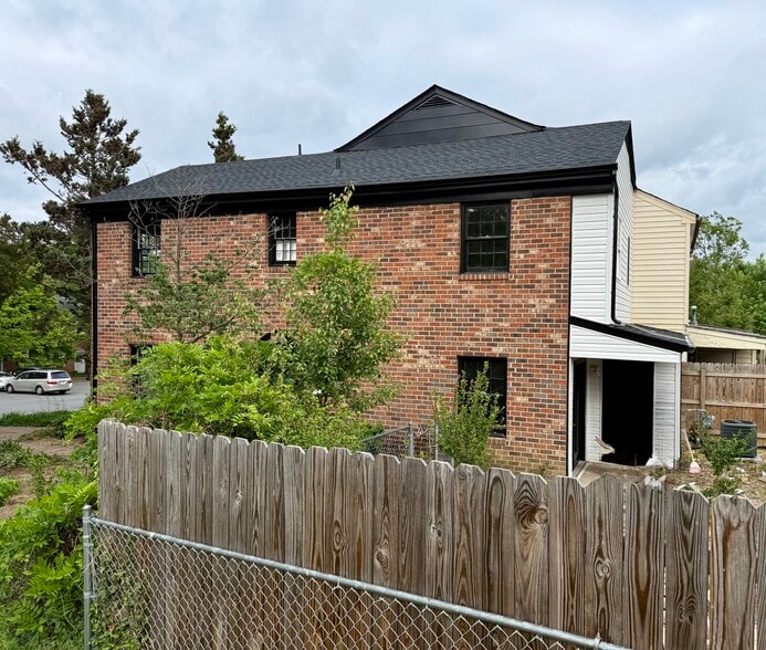 Building Photo - 727 Olde Greenwich Cir