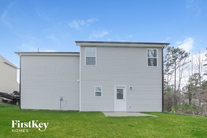 Building Photo - 1401 Living Wy