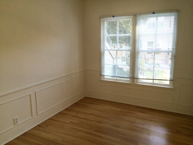 Building Photo - 609 Kelton Ave