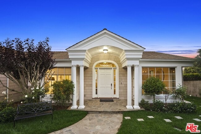 Building Photo - 7335 Birdview Ave