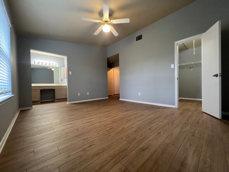 Building Photo - 8011 Rustic Park
