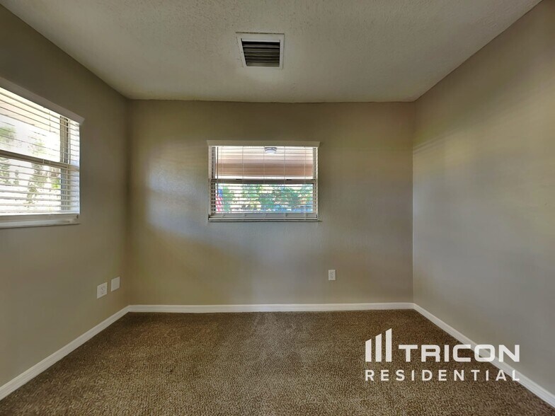 Building Photo - 10811 La Vista Loop