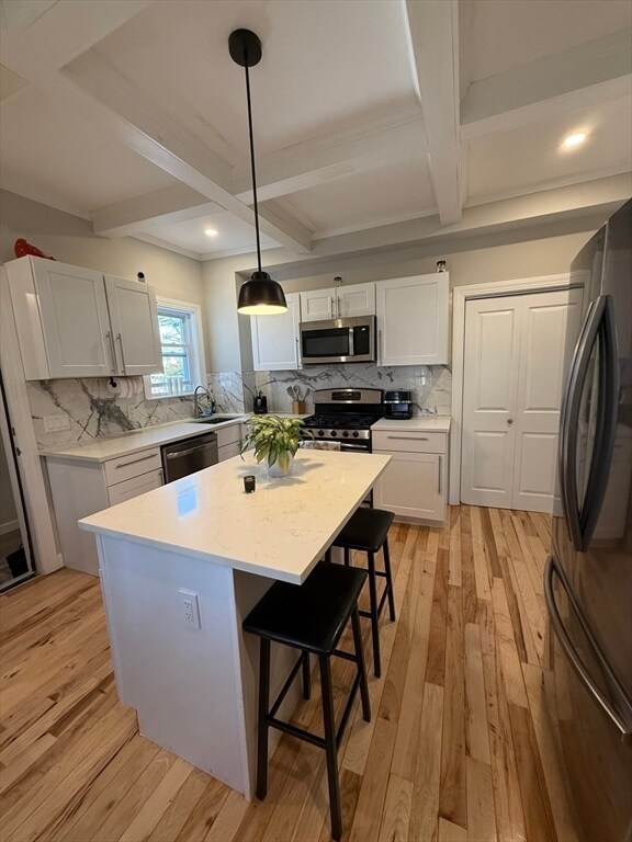 Building Photo - 86 Oak St