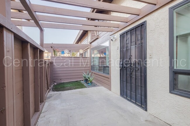 Building Photo - 2 Bedroom/2 Bath Condo with Garage  - $189...
