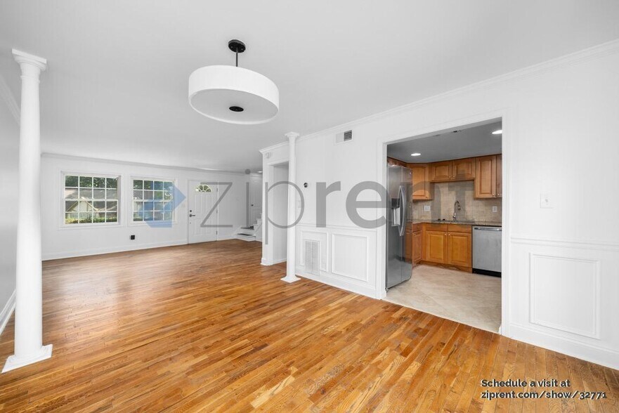 Building Photo - 2825 Northeast Expy