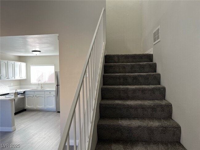 Building Photo - 5237 Garden Ln