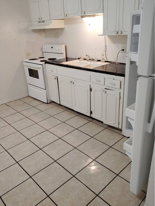 Building Photo - 414 E Avenue A