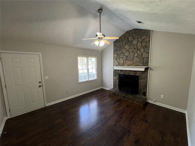 Building Photo - 2735 Fairlane Dr
