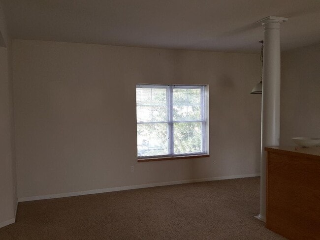 Building Photo - 706 Canterbury Dr
