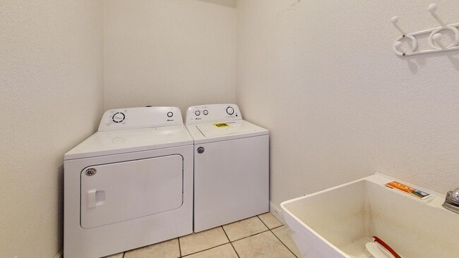 Building Photo - 10610 Morengo Dr