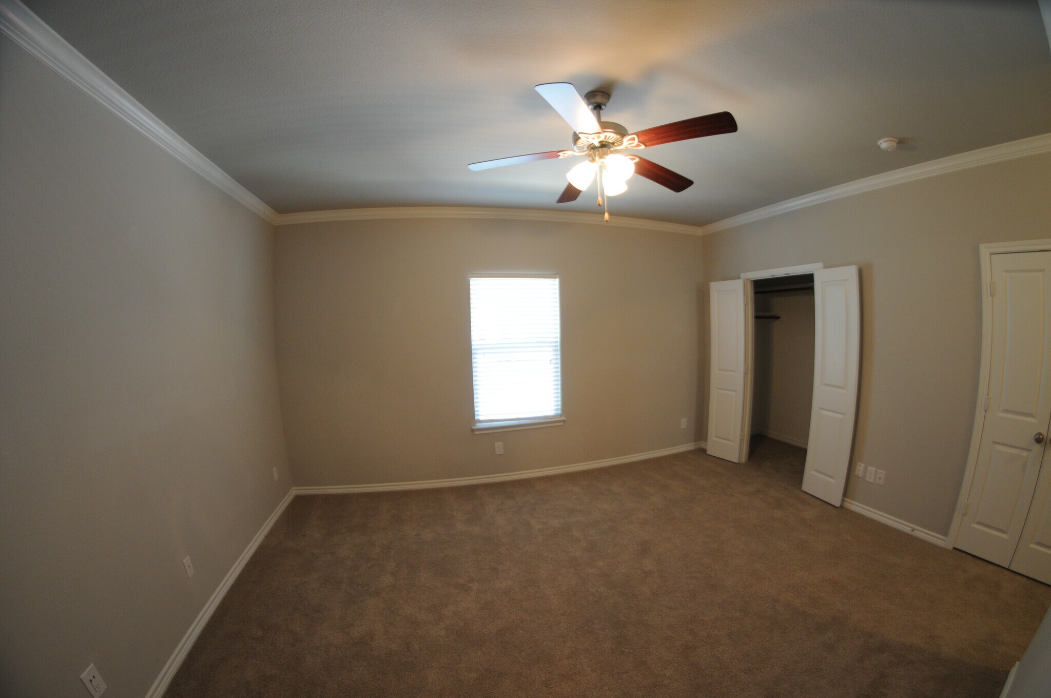 Master BR w 2 walk-in closets - 3426 W 4th St