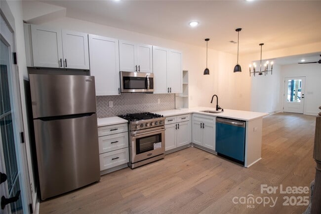 Building Photo - 603 Church St