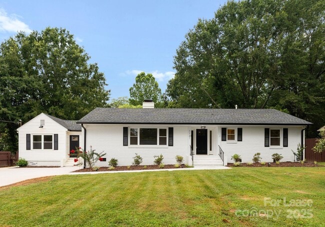 Primary Photo - 1121 S Edgemont Ave