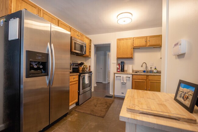 Building Photo - 5105 Indianola Ave