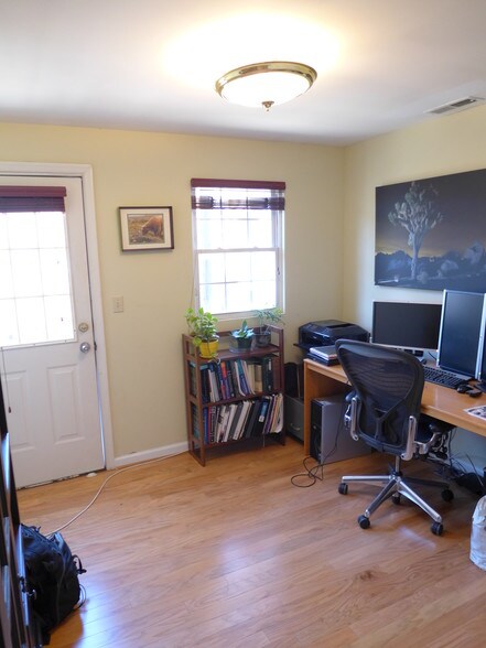 Building Photo - 512 S Montford Ave