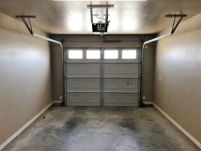 Building Photo - 2 Bedroom | 2 Bath  Located off Clear Creek Road in Killeen.